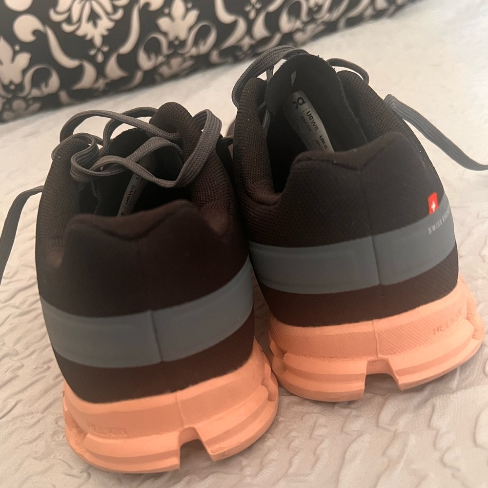 On cloud sneakers - Picture 4 of 6